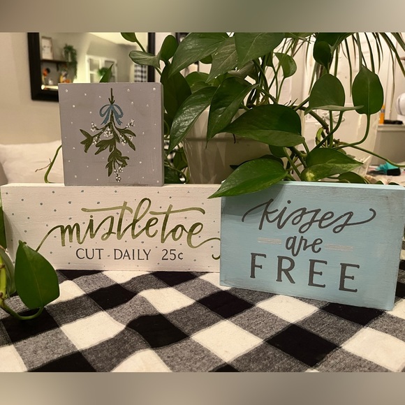 Christmas shelf sitters/decor.  Double sided 3 pieces. - Picture 4 of 4